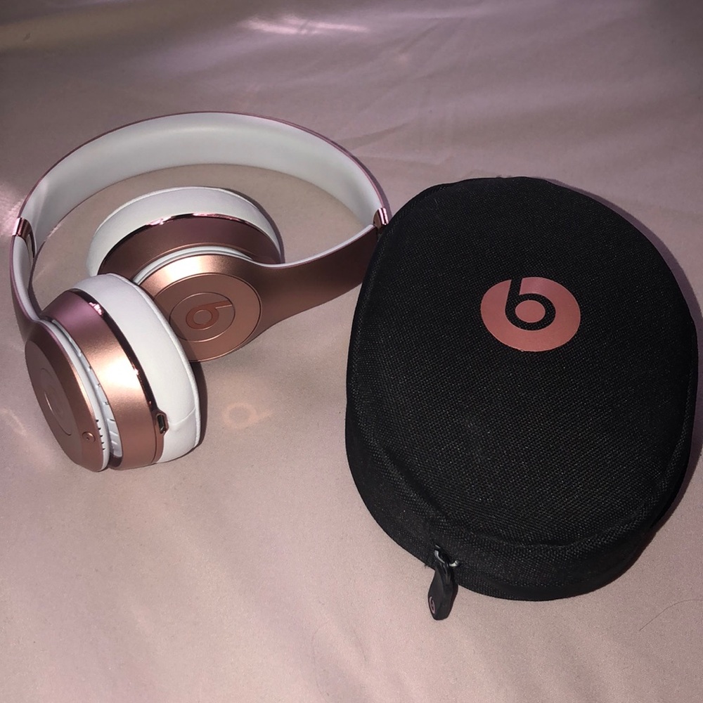 Rose Gold Solo3 Wireless Beats